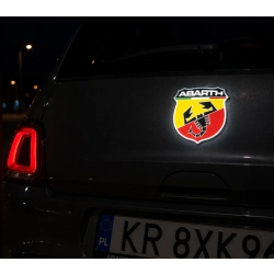 zmrok, sportowy charakter, odblask, samochód, akcesoria samochodowe, naklejka, dodatkowe elementy, odblaskowy emblemat