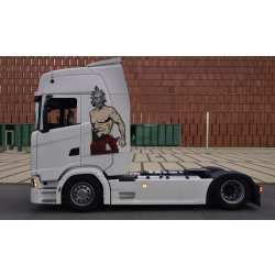 Ciężarówka z naklejką Gladiator, uniwersalną dla kabin Volvo, Scania, Man, Daf, Mercedes i Iveco.